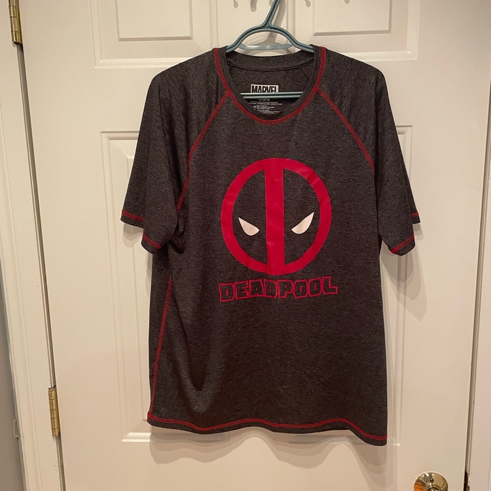 Marvel - Deadpool logo - Graphic T-shirt - Size L